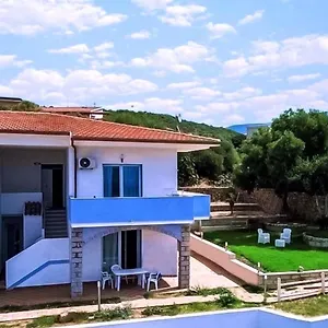 Beb Con Piscina Del Borgo Pensión